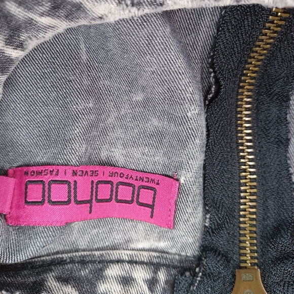BooHoo Gray Acid Wash Denim Dress With Distressed Hems - Picture 16 of 16